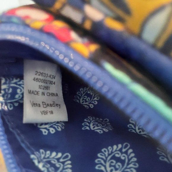 Vera Bradley Coin Purse With Key Ring and ID Window Excellent Condition - Picture 3 of 4